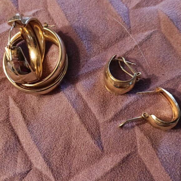 2 Gold Tone Pair - Hoop Earrings - Picture 4 of 7